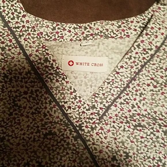 Scrub top - Picture 2 of 2